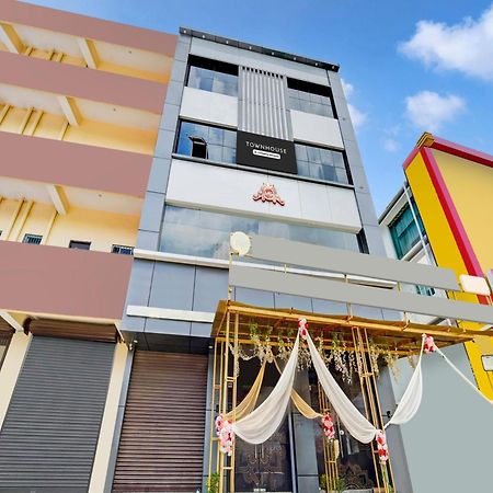 Super Townhouse Anisabad Near Mahavir Sansthan Khagaul Exterior photo